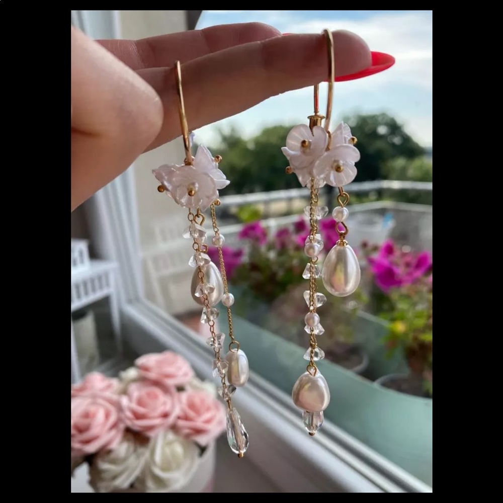 NEW! Long Pearl flower Earrings